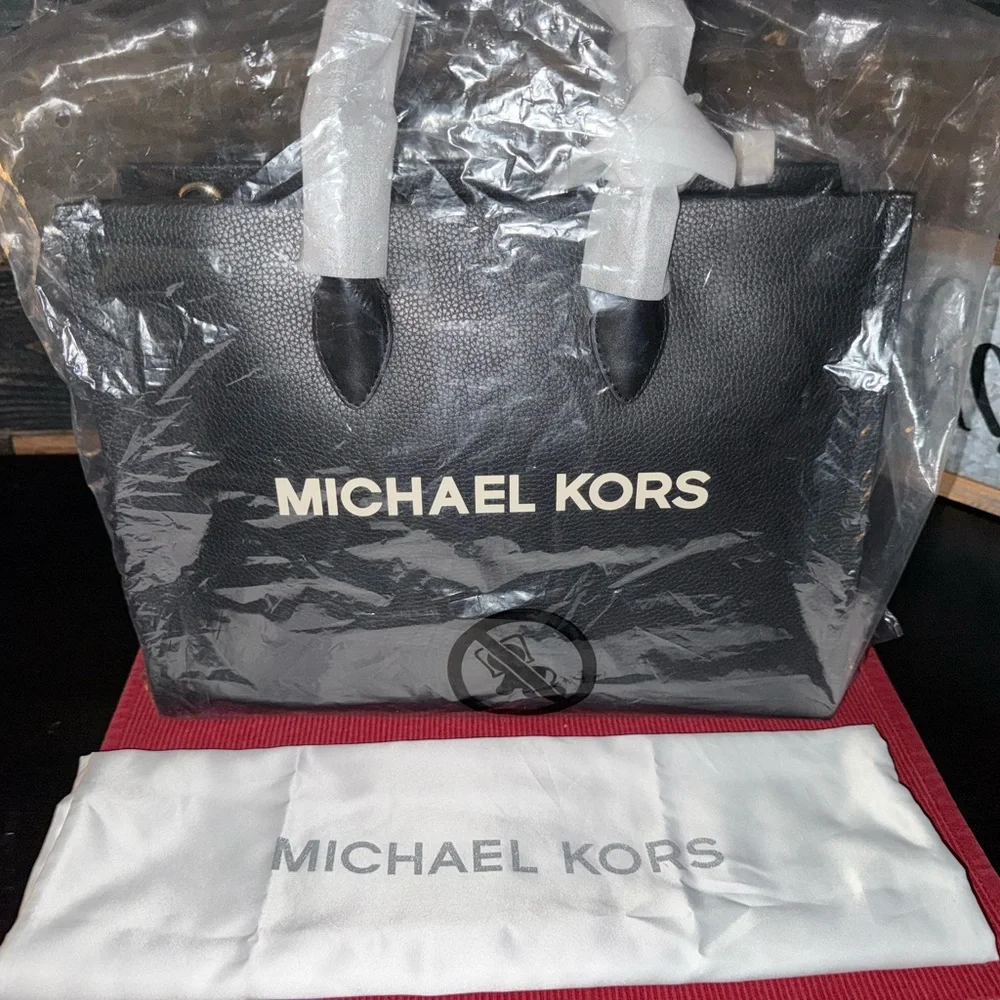 Michael Kors Black Structured Tote with Metallic Logo - Picture 5 of 5